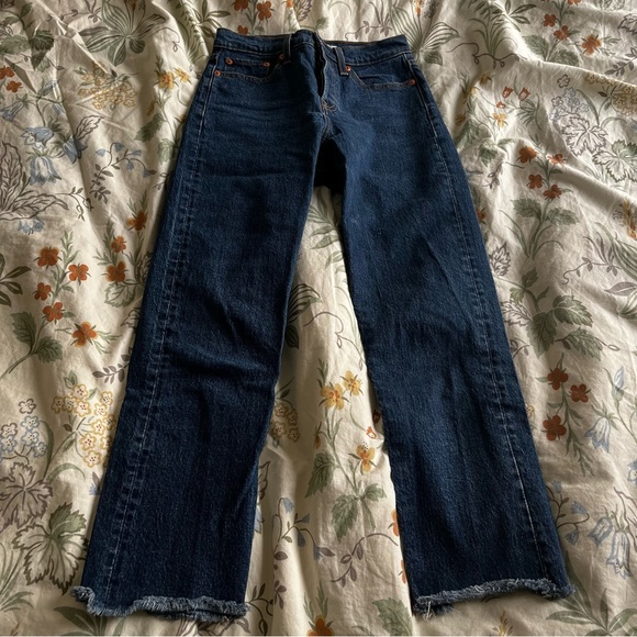 Levi's Wedgie Straight Cropped Jeans - Picture 2 of 5